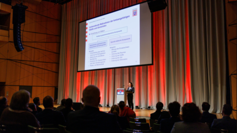 Vortrag Katastrophenschutz in Hessen Bild zu dem Vortrag Thema Katastrophenschutz in Hessen, von der Auftaktsveranstaltung in Darmstadt