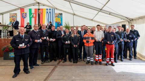 Einsatzkräfte aus dem Landkreis Rheingau-Taunus, welche in Nordrhein-Westfalen im Katastropheneinsatz waren.