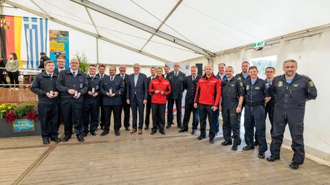 Einsatzkräfte aus der DRK Bergwacht, der Höhenrettung Wiesbaden und der Polizeifliegerstaffel, welche in Rheinland-Pfalz im Katastropheneinsatz waren.