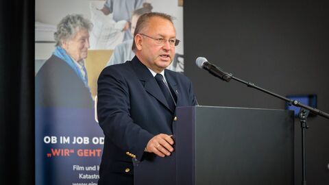 Grußworte Norbert Fischer - Präsident des Hessischen Landesfeuerwehrverbandes Grußworte Norbert Fischer - Präsident des Hessischen Landesfeuerwehrverbandes