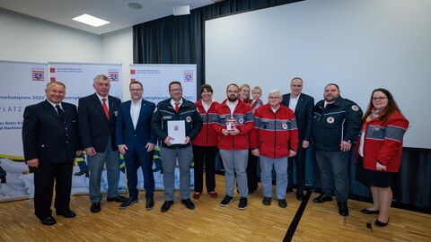 Gruppebild des 3. Platzes - Deutsches Rotes Kreuz Kreisverband Hochtaunus Gruppebild des 3. Platzes - Deutsches Rotes Kreuz Kreisverband Hochtaunus